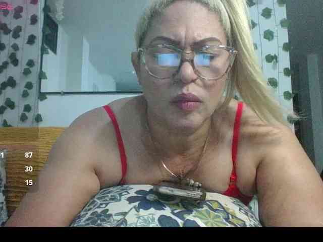 Hotmommyxxx webcam
