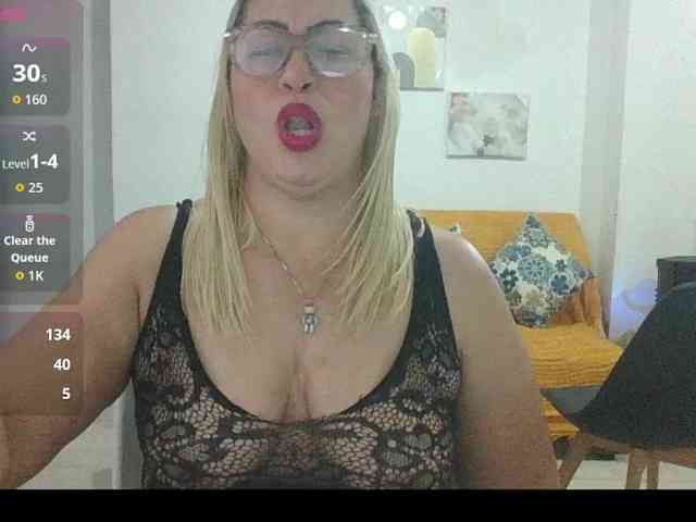 Hotmommyxxx webcam