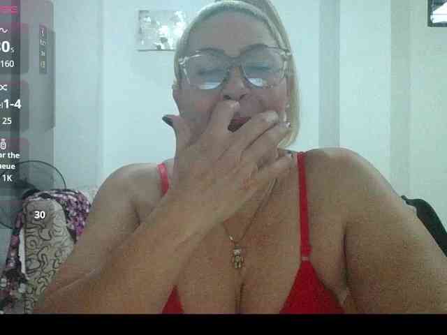 Hotmommyxxx webcam