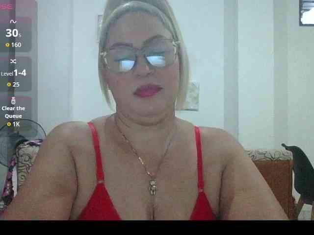 Hotmommyxxx webcam