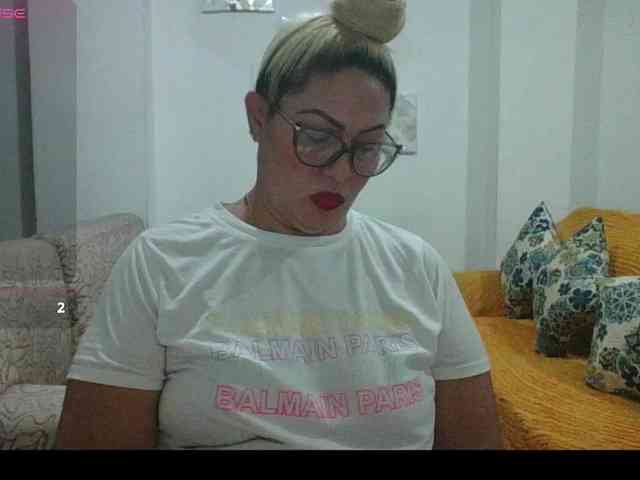 Hotmommyxxx webcam