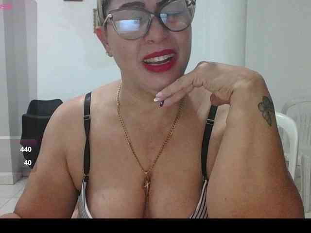 Hotmommyxxx webcam
