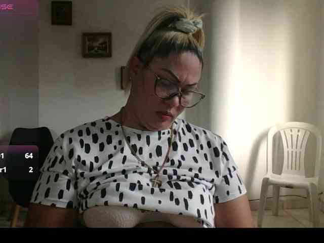 Hotmommyxxx webcam