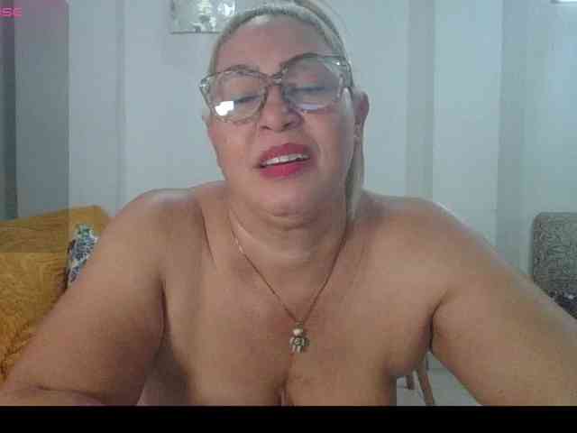 Hotmommyxxx webcam
