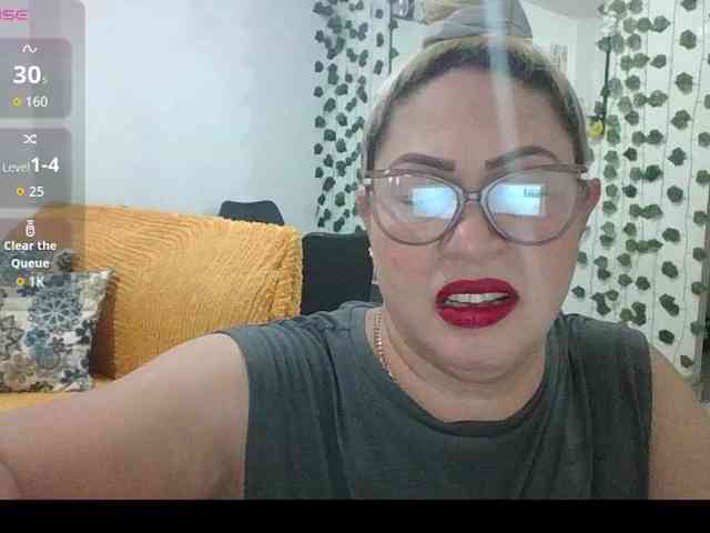 Hotmommyxxx webcam