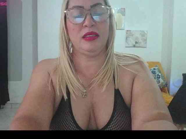 Hotmommyxxx webcam