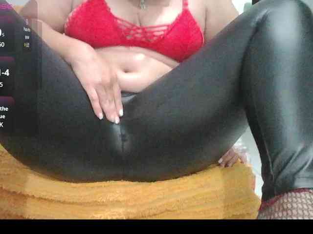 Hotmommyxxx webcam