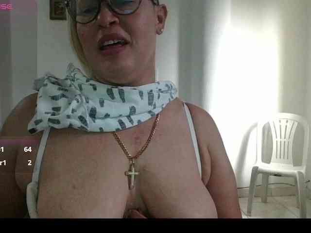 Hotmommyxxx webcam