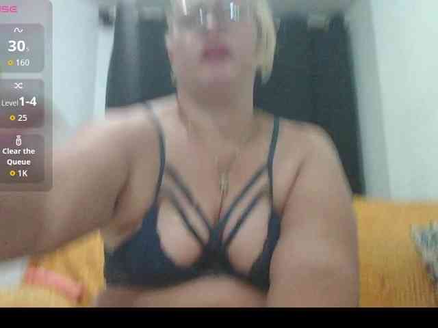 Hotmommyxxx webcam