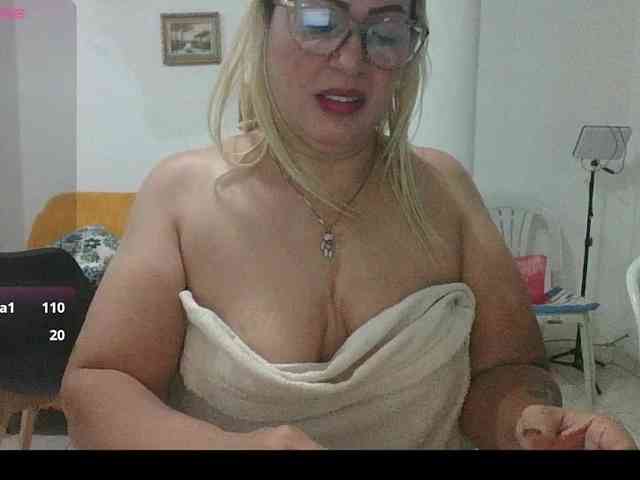 Hotmommyxxx webcam