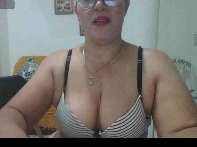 Hotmommyxxx webcam