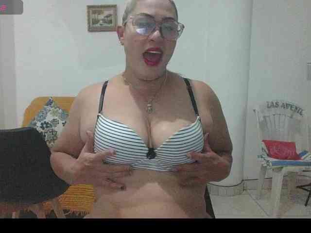 Hotmommyxxx webcam