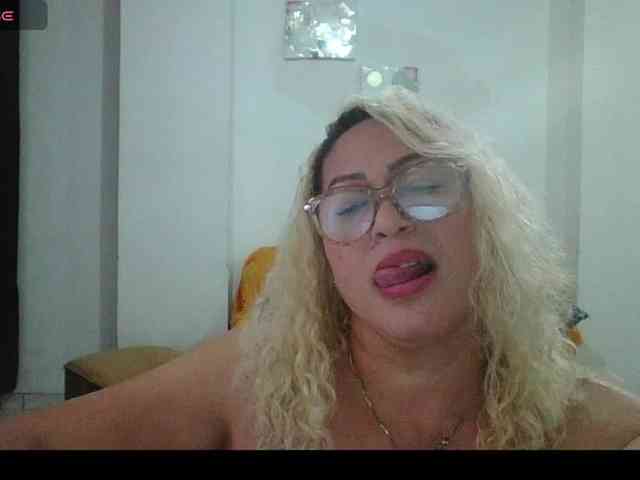 Hotmommyxxx webcam