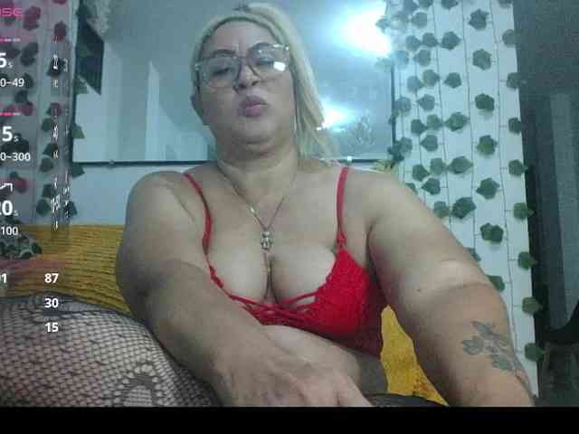 Hotmommyxxx webcam