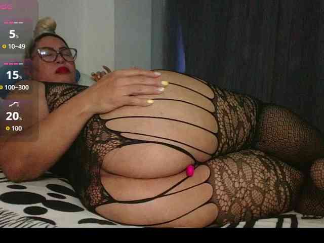 Hotmommyxxx webcam