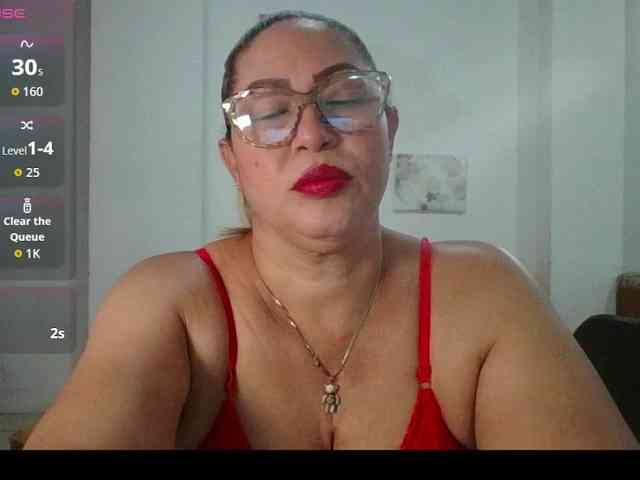 Hotmommyxxx webcam