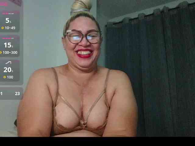 Hotmommyxxx webcam