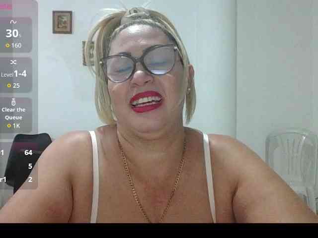Hotmommyxxx webcam