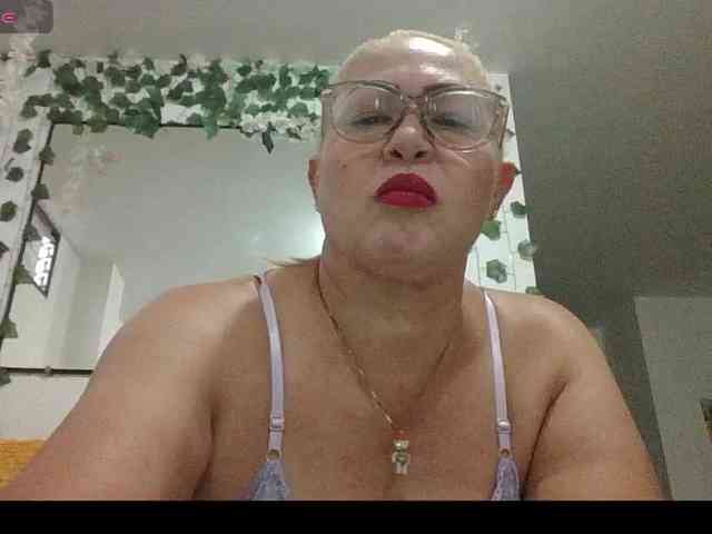 Hotmommyxxx webcam