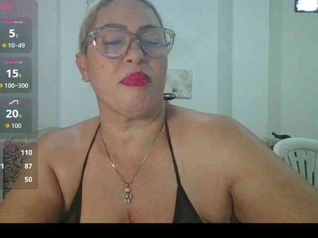 Hotmommyxxx webcam