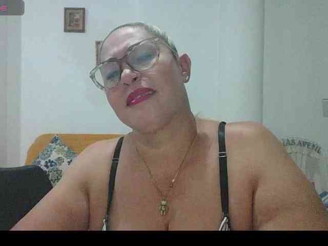 Hotmommyxxx webcam