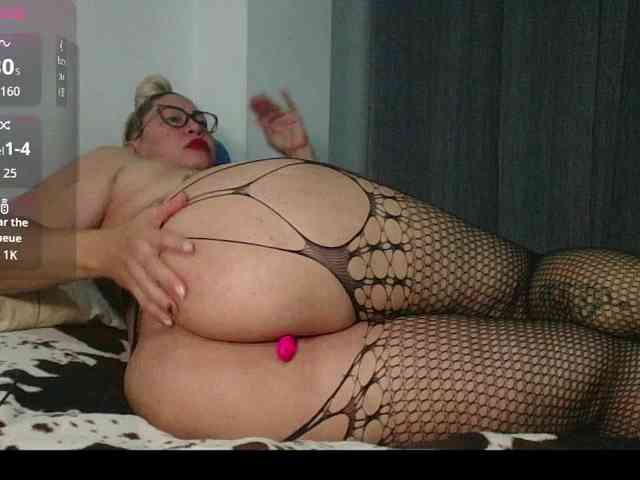 Hotmommyxxx webcam
