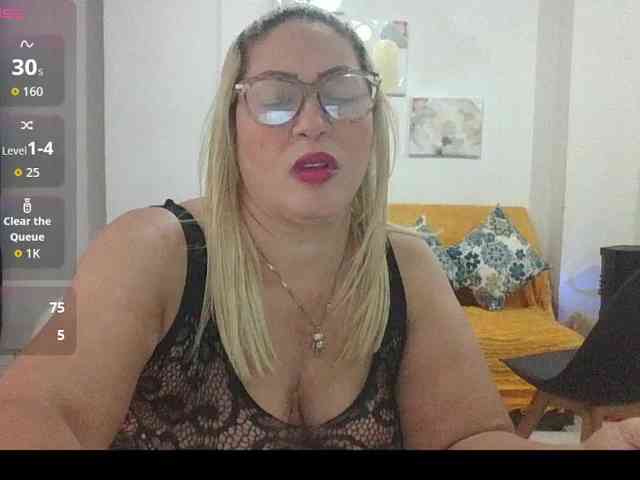 Hotmommyxxx webcam