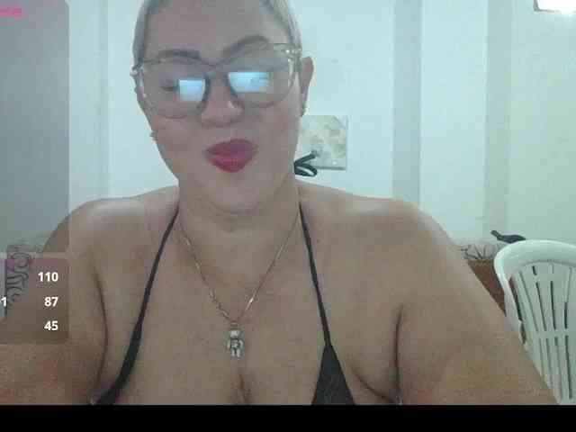 Hotmommyxxx webcam