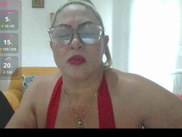 Hotmommyxxx webcam