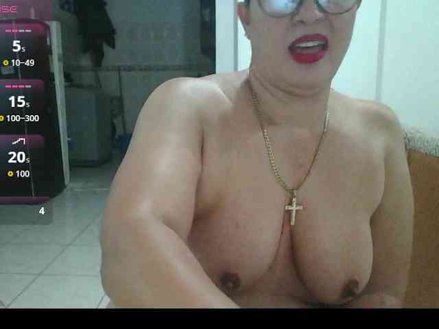 Hotmommyxxx webcam