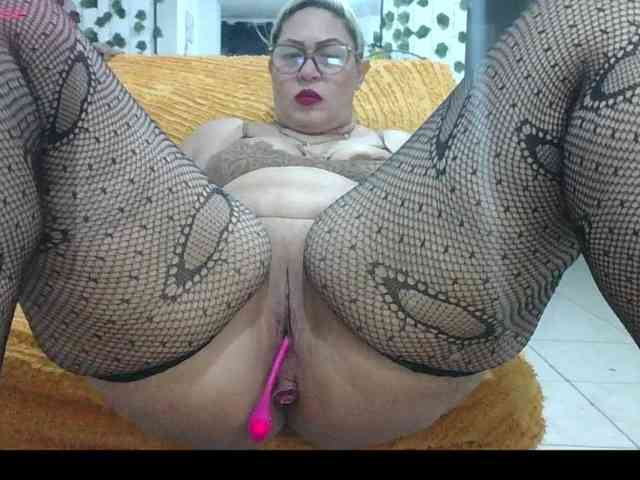 Hotmommyxxx webcam