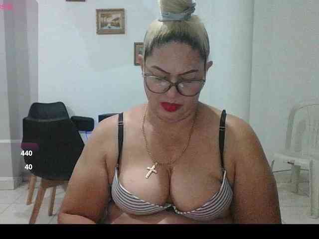 Hotmommyxxx webcam
