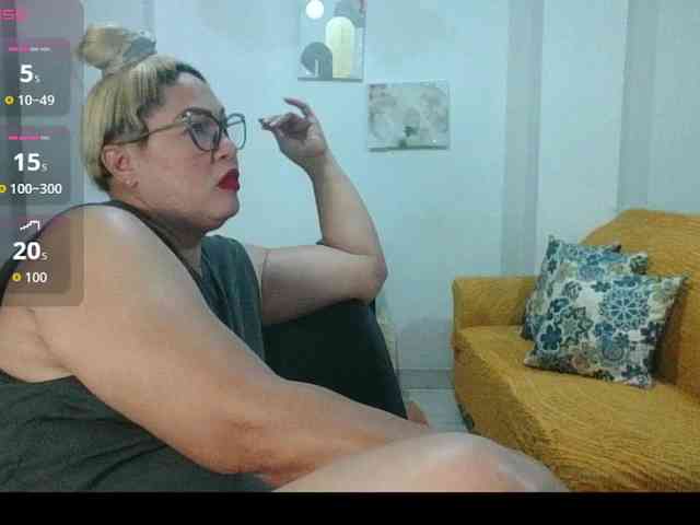 Hotmommyxxx webcam