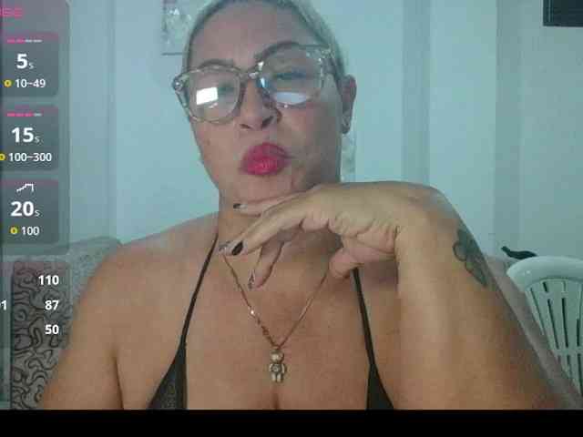 Hotmommyxxx webcam