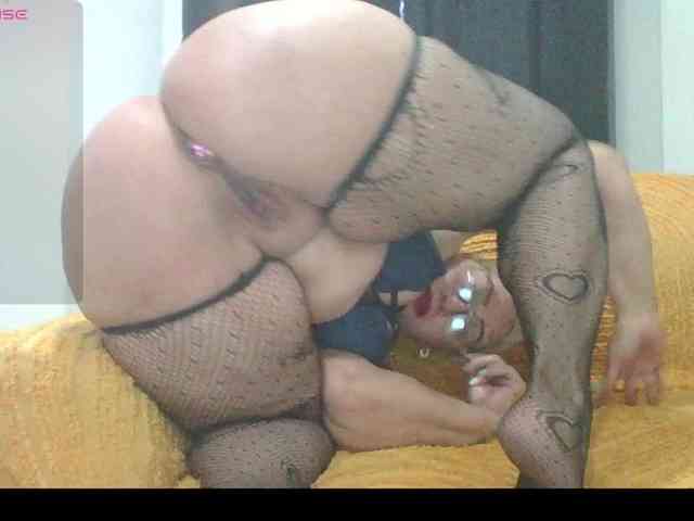 Hotmommyxxx webcam