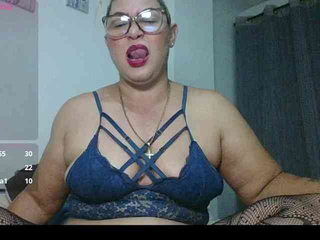 Hotmommyxxx webcam
