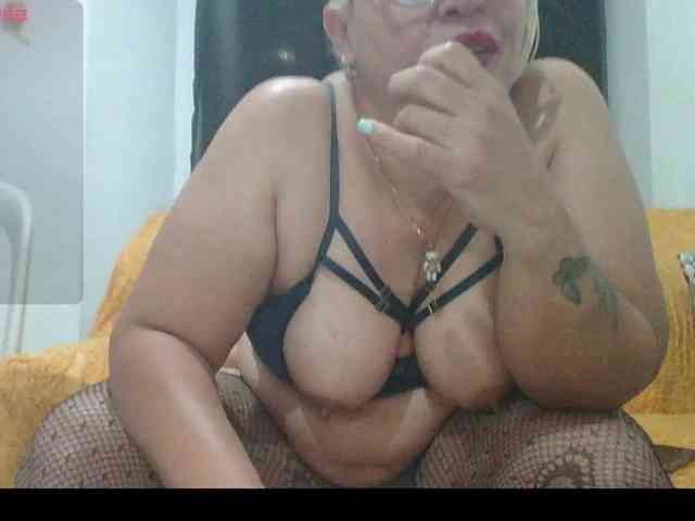 Hotmommyxxx webcam