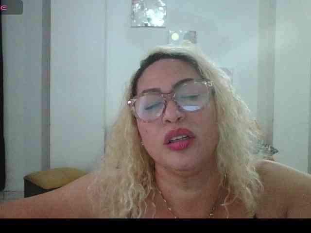 Hotmommyxxx webcam