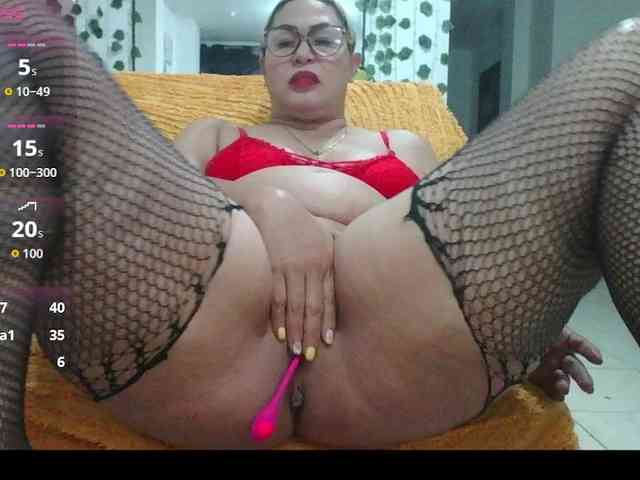 Hotmommyxxx webcam