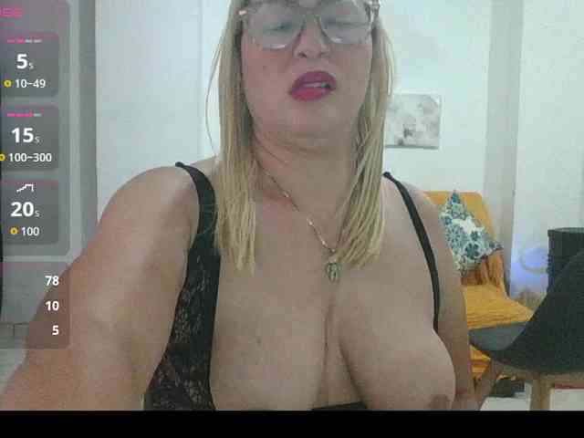 Hotmommyxxx webcam
