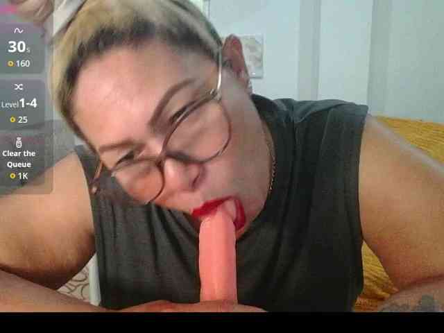 Hotmommyxxx webcam