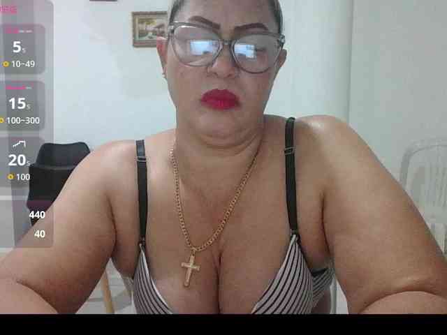 Hotmommyxxx webcam