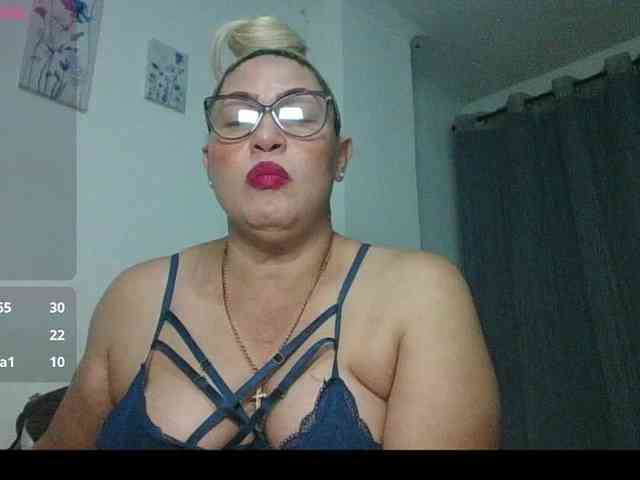 Hotmommyxxx webcam