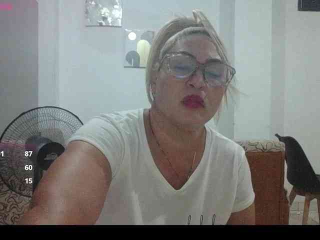 Hotmommyxxx webcam