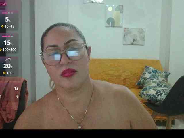 Hotmommyxxx webcam