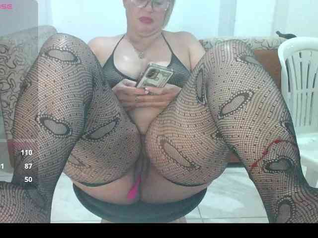 Hotmommyxxx webcam