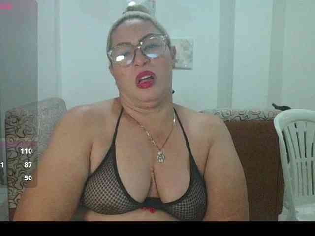 Hotmommyxxx webcam