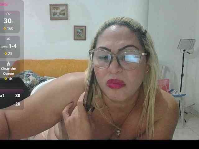Hotmommyxxx webcam