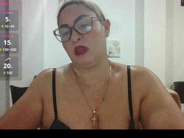 Hotmommyxxx Live Webcam on BongaCams