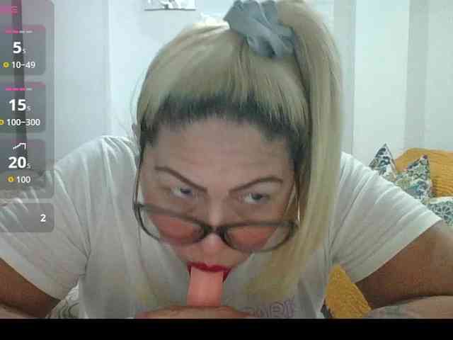Hotmommyxxx webcam